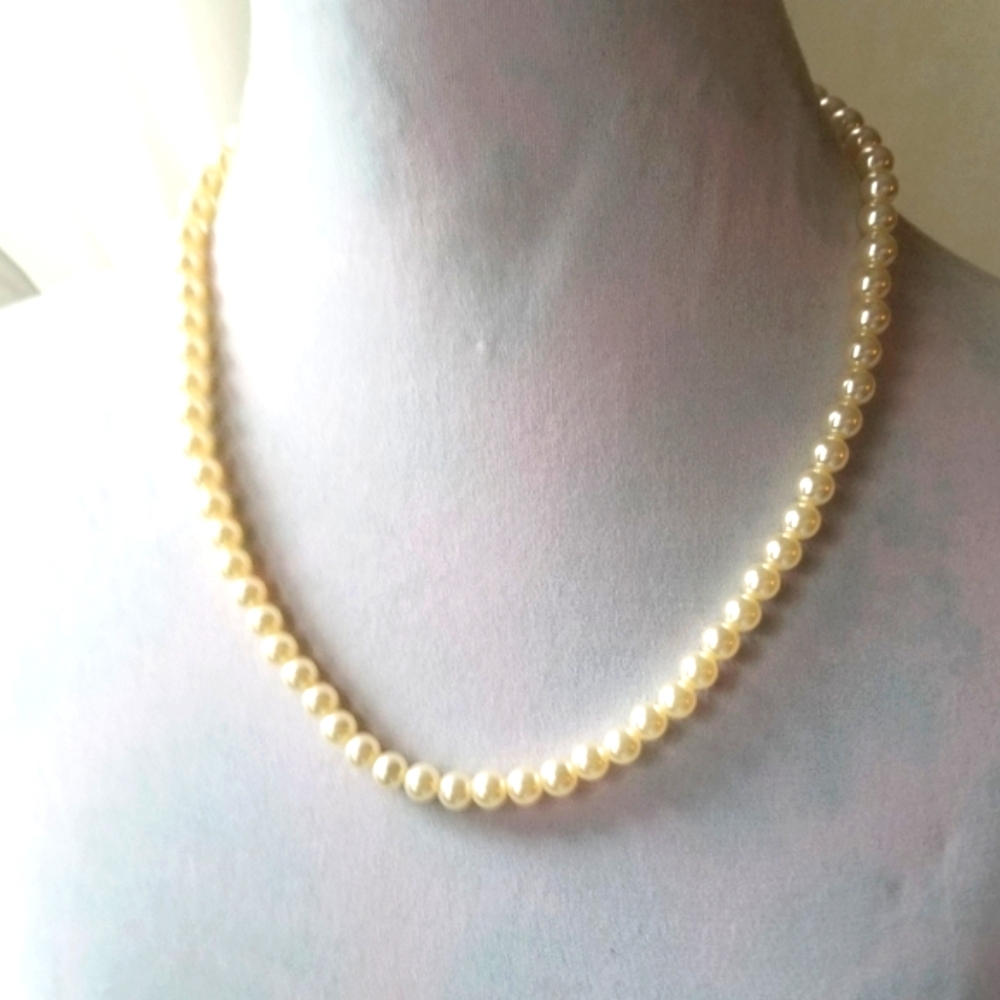 Necklace ivory off white faux pearl strand